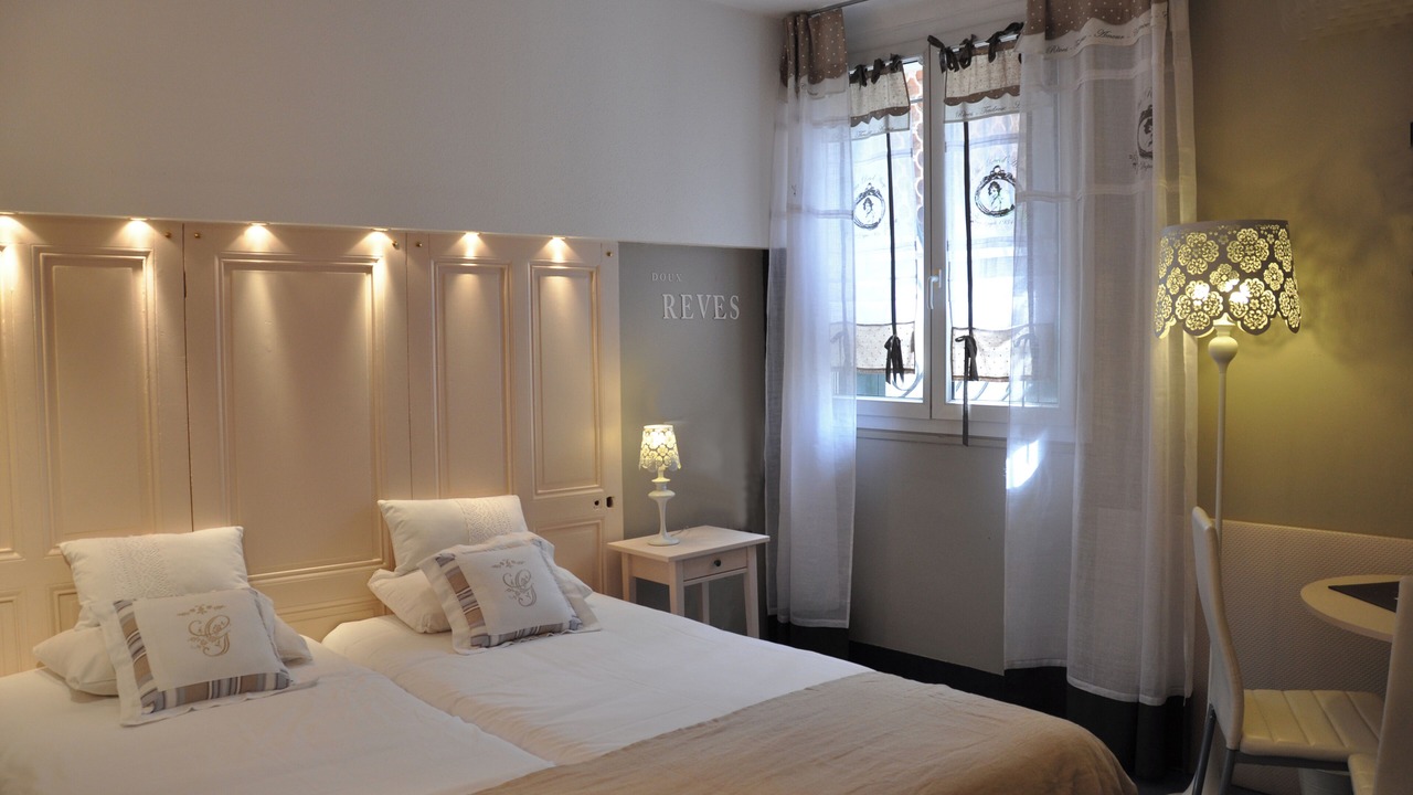 Photo of Bedroom in Orange