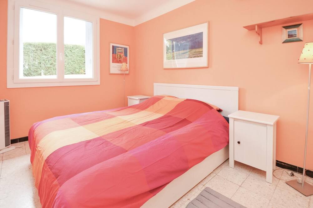 Photo of Bedroom in Comps