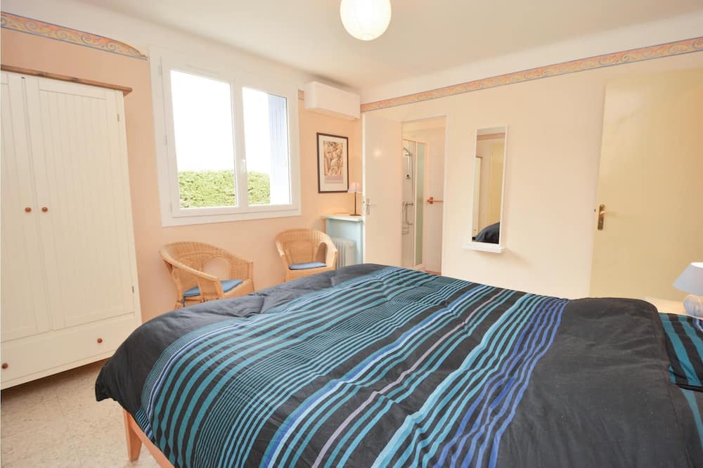 Photo of Bedroom in Comps