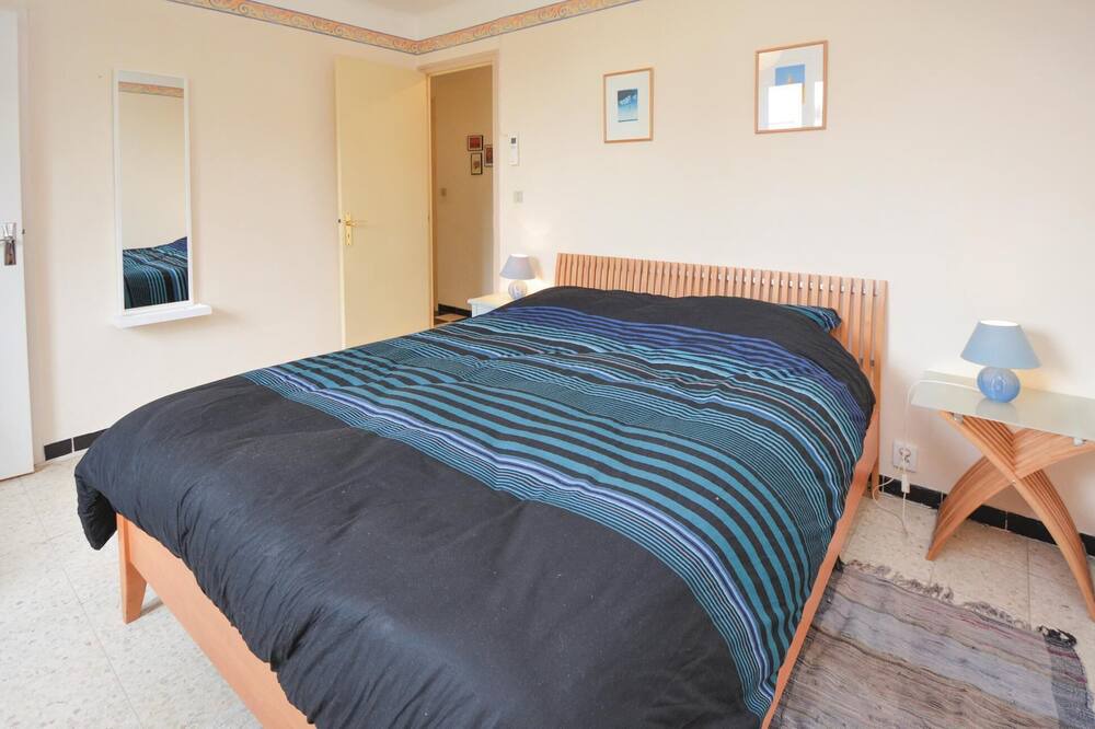Photo of Bedroom in Comps