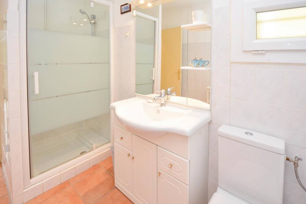 Photo of Bathroom in Comps