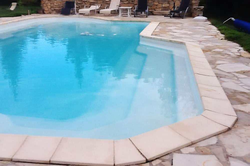Photo of Outdoor in Jouques