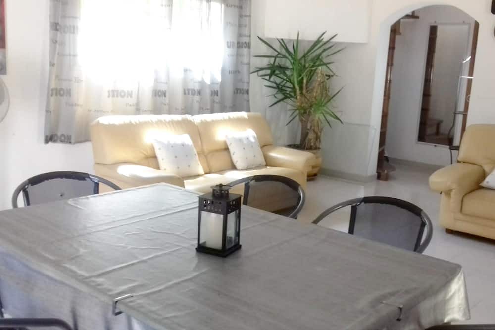 Photo of Livingroom in Jouques