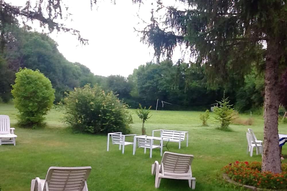 Photo of Outdoor in Jouques