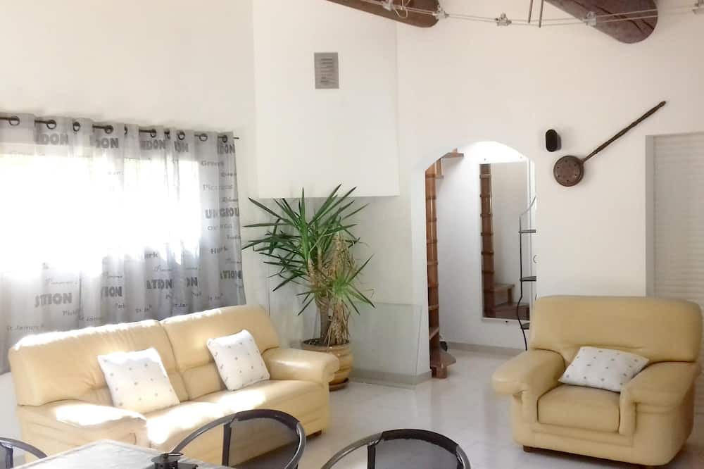 Photo of Livingroom in Jouques