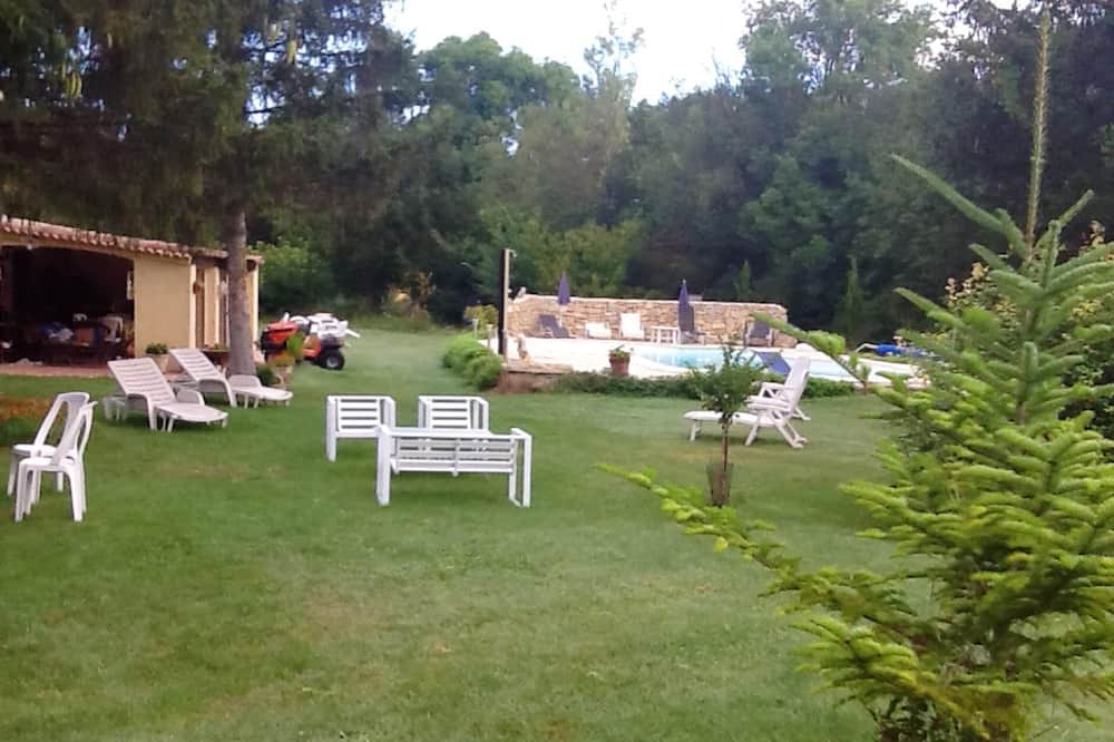 Photo of Outdoor in Jouques
