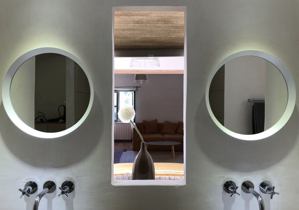 Photo of Bathroom in Rustrel
