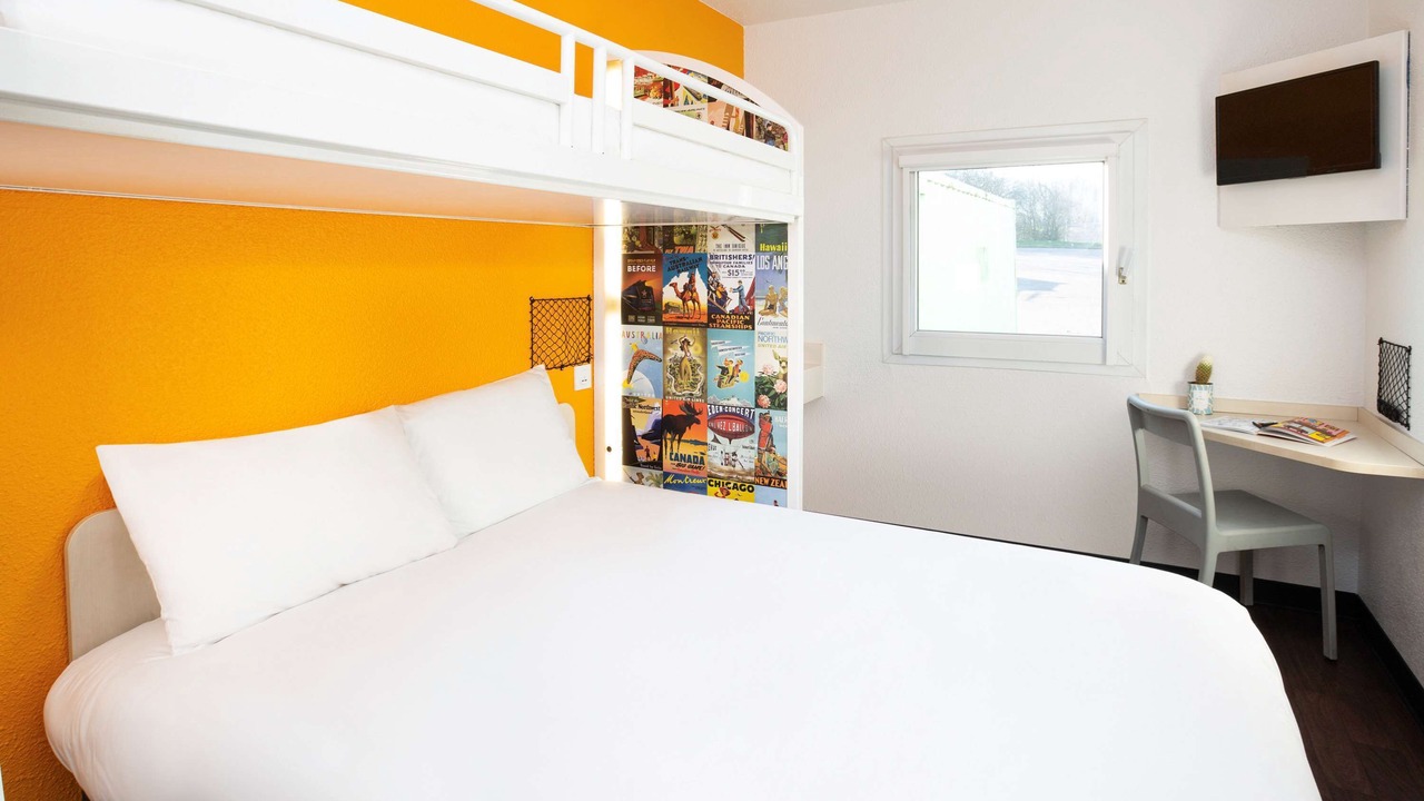 Photo of Bedroom in Orange