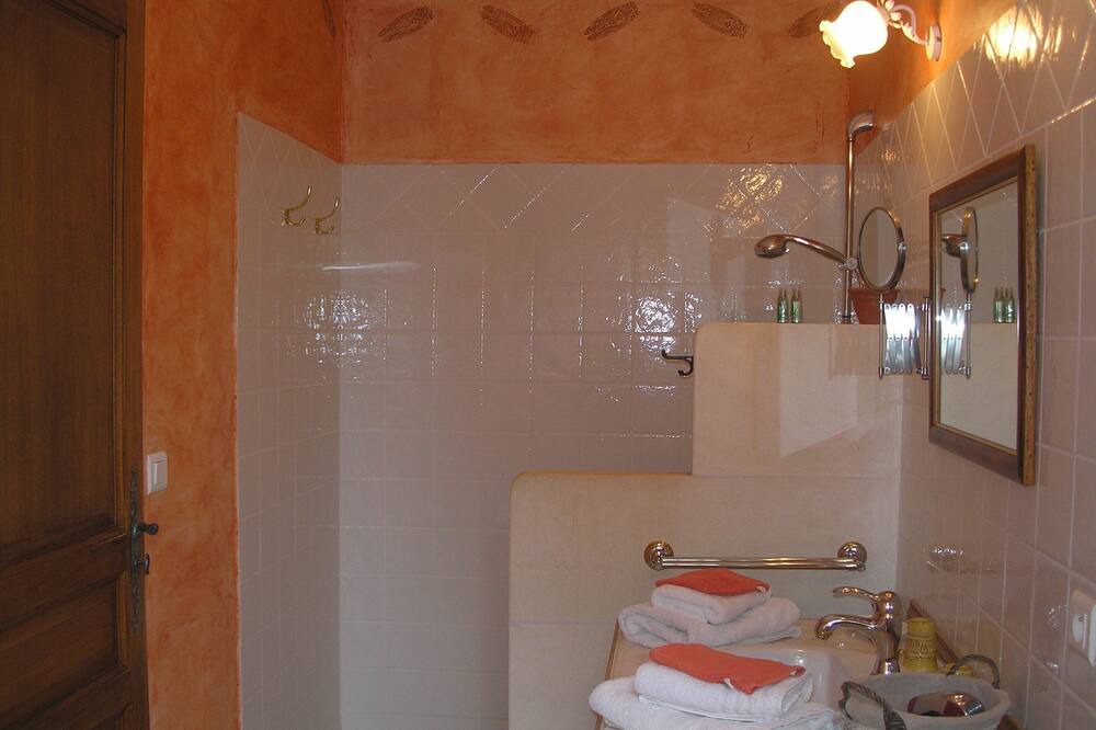 Photo of Bathroom in Lacoste