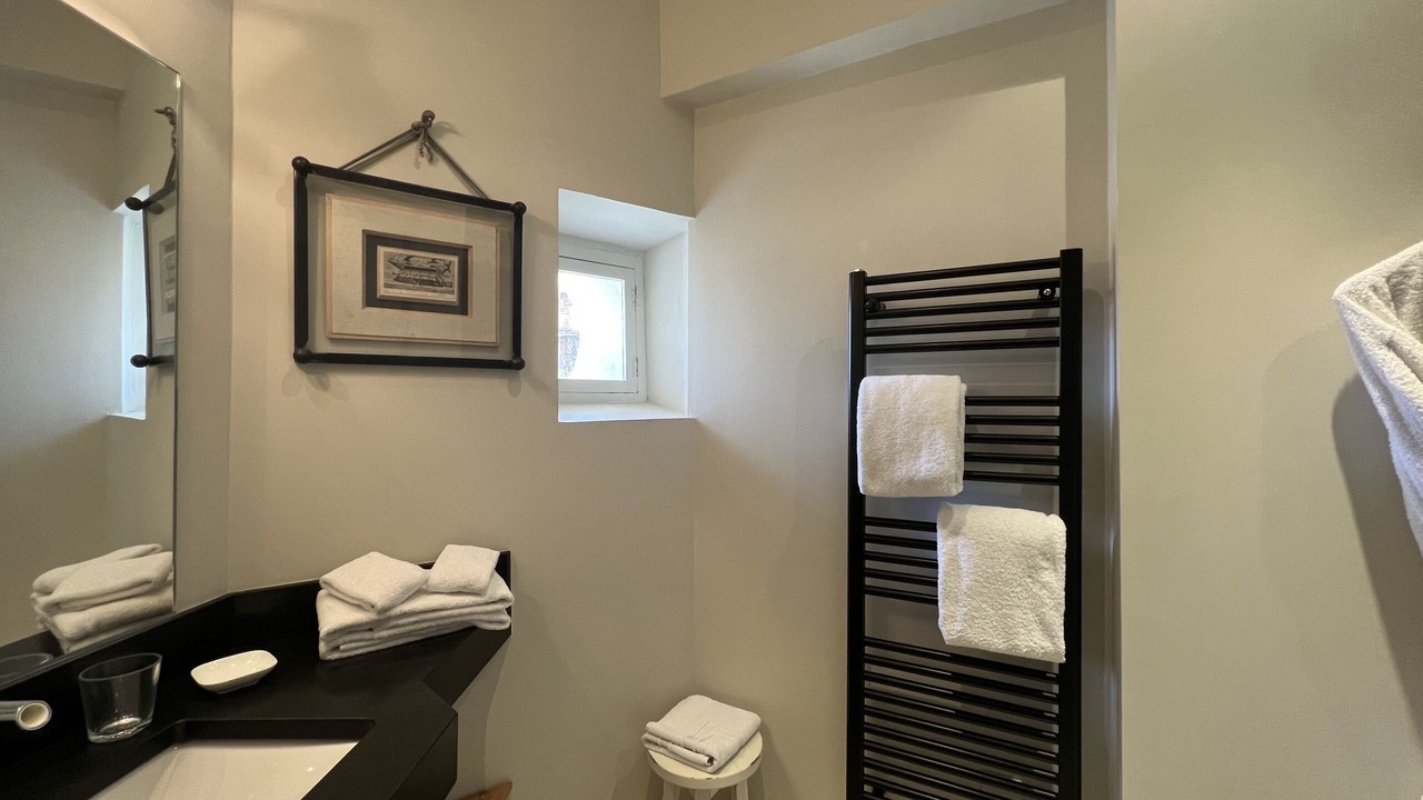 Photo of Bathroom in Avignon City Centre