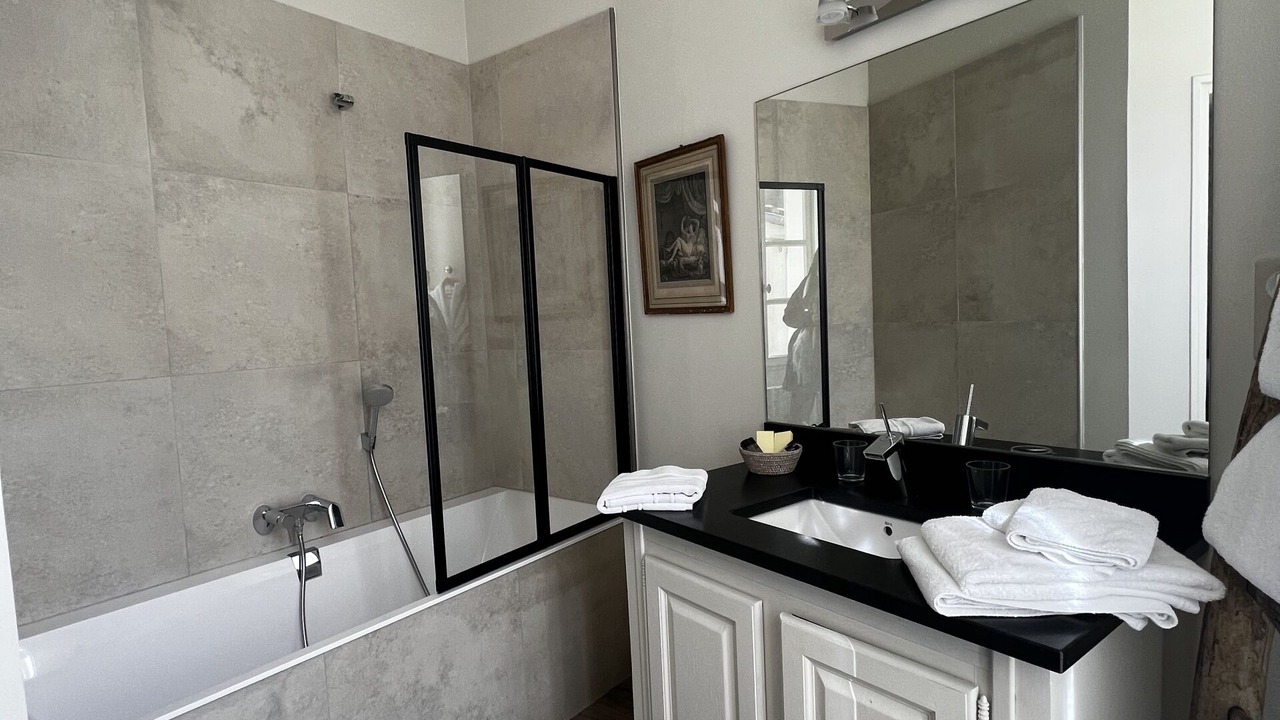 Photo of Bathroom in Avignon City Centre