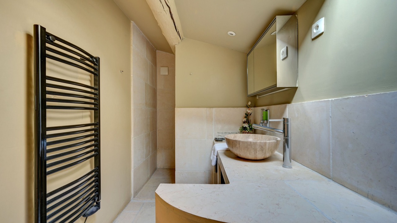 Photo of Bathroom in Lourmarin
