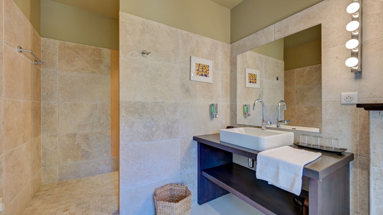 Photo of Bathroom in Lourmarin