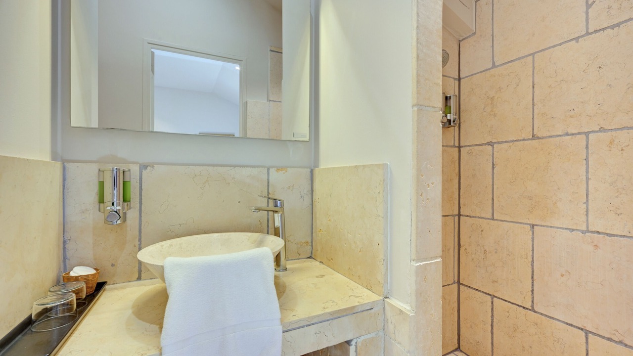 Photo of Bathroom in Lourmarin