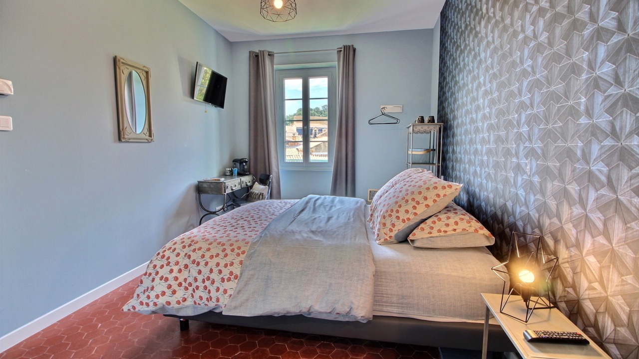Photo of Bedroom in Orange