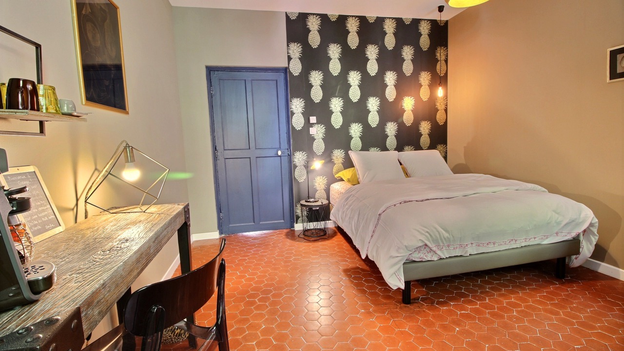 Photo of Bedroom in Orange
