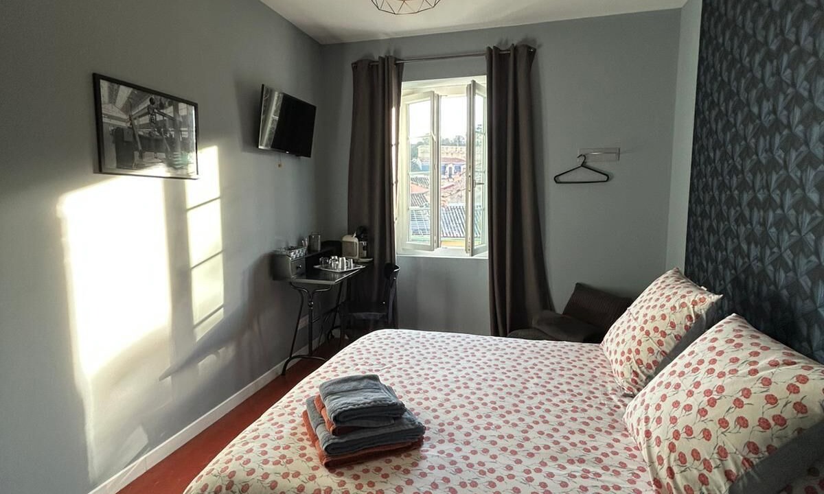 Photo of Bedroom in Orange