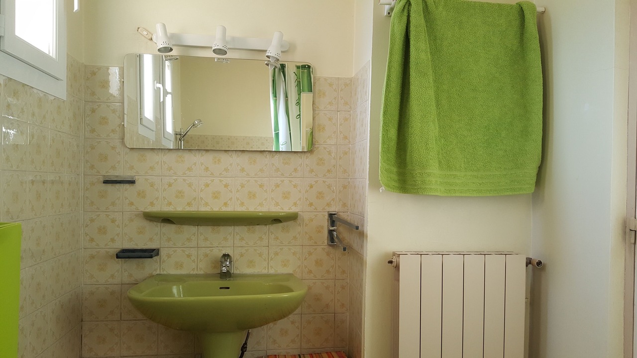Photo of Bathroom in Saint-Pierre-de-Vassols