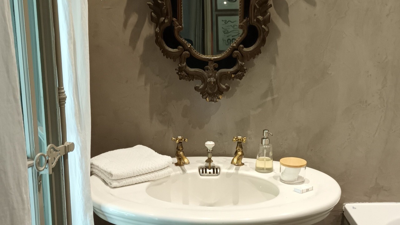Photo of Bathroom in Avignon City Centre