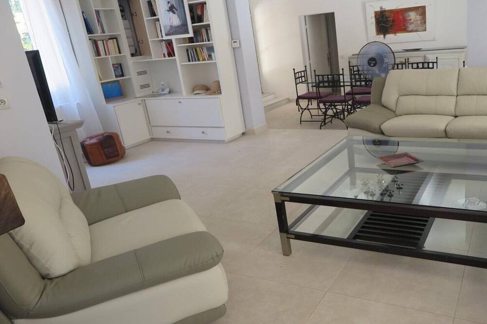 Photo of Livingroom in Croagnes
