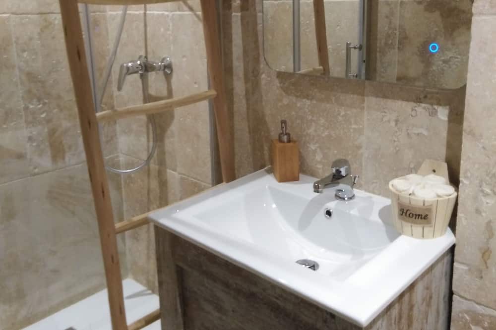 Photo of Bathroom in Vallabregues