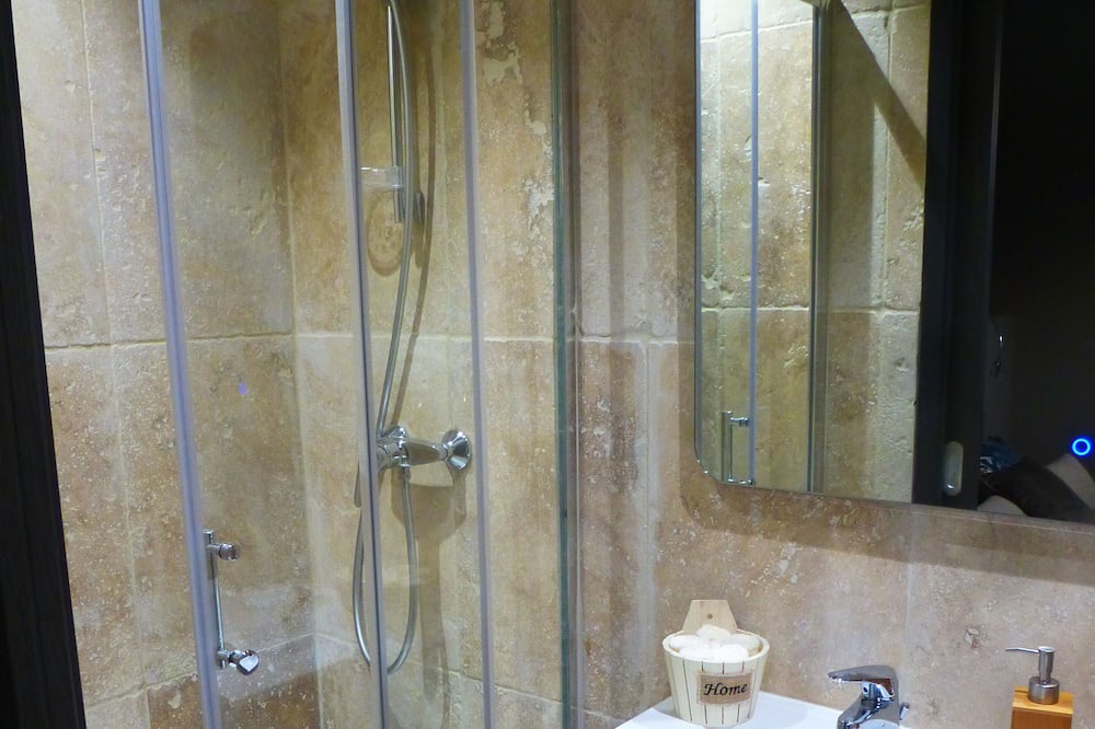 Photo of Bathroom in Vallabregues