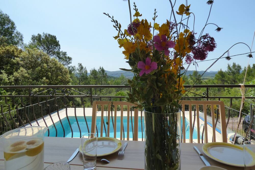 Photo of Patio Balcony in La Roquebrussanne