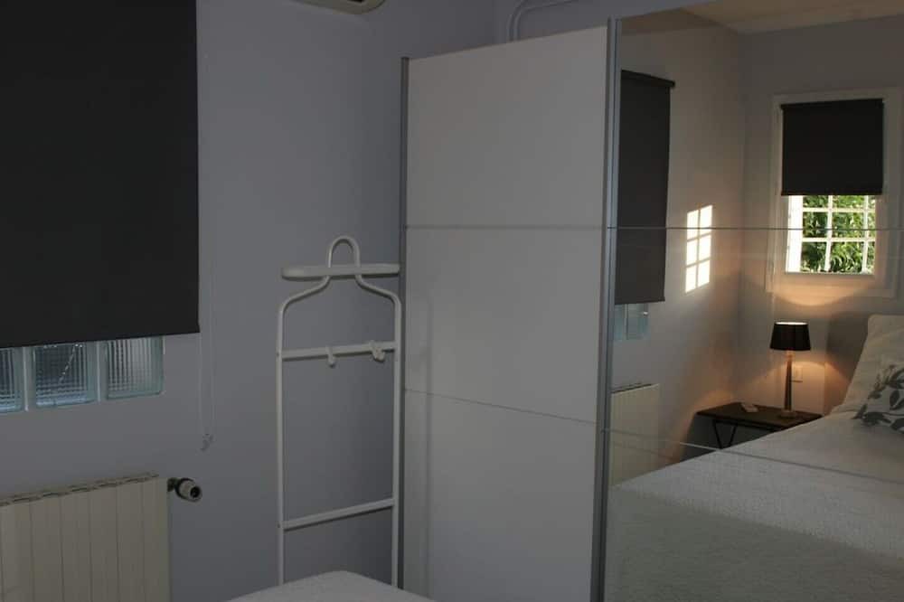 Photo of Bedroom in Saint-Saturnin-les-Avignon