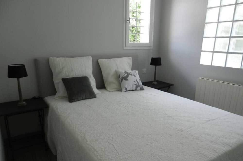 Photo of Bedroom in Saint-Saturnin-les-Avignon