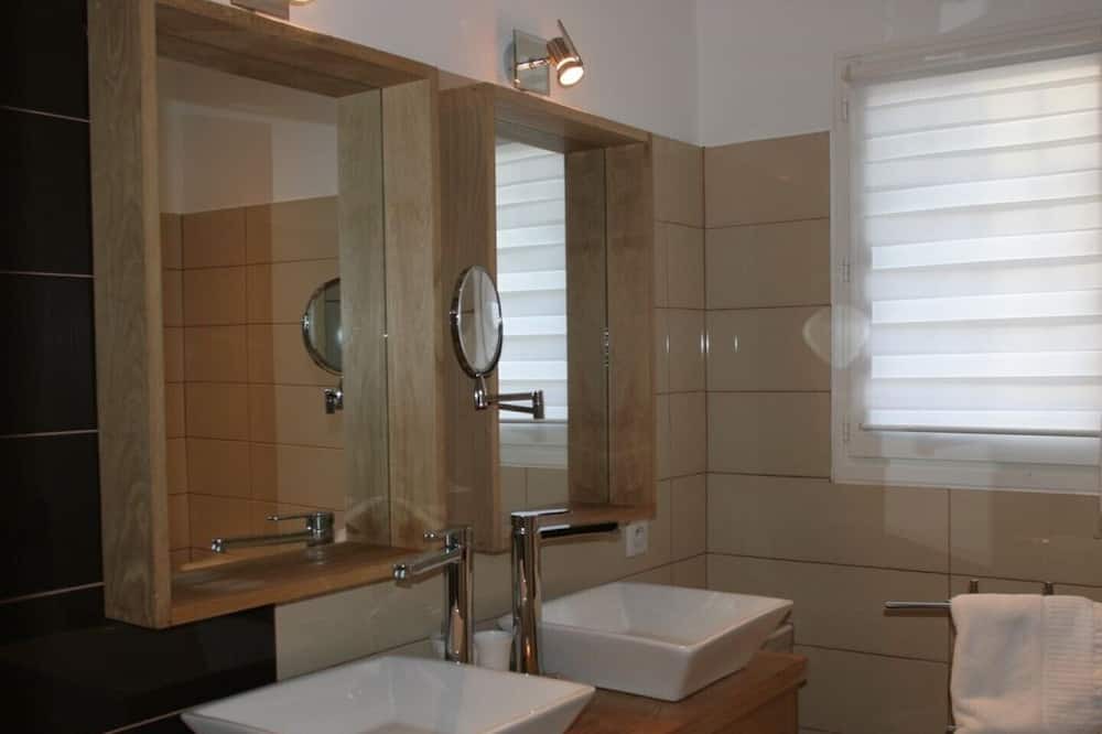 Photo of Bathroom in Saint-Saturnin-les-Avignon