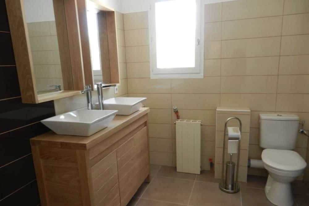 Photo of Bathroom in Saint-Saturnin-les-Avignon