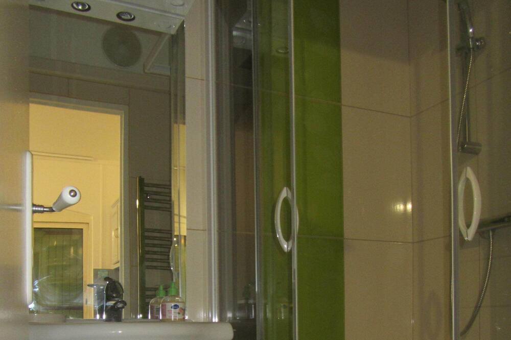 Photo of Bathroom in Bedarrides