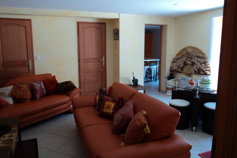Photo of Livingroom in Cuers