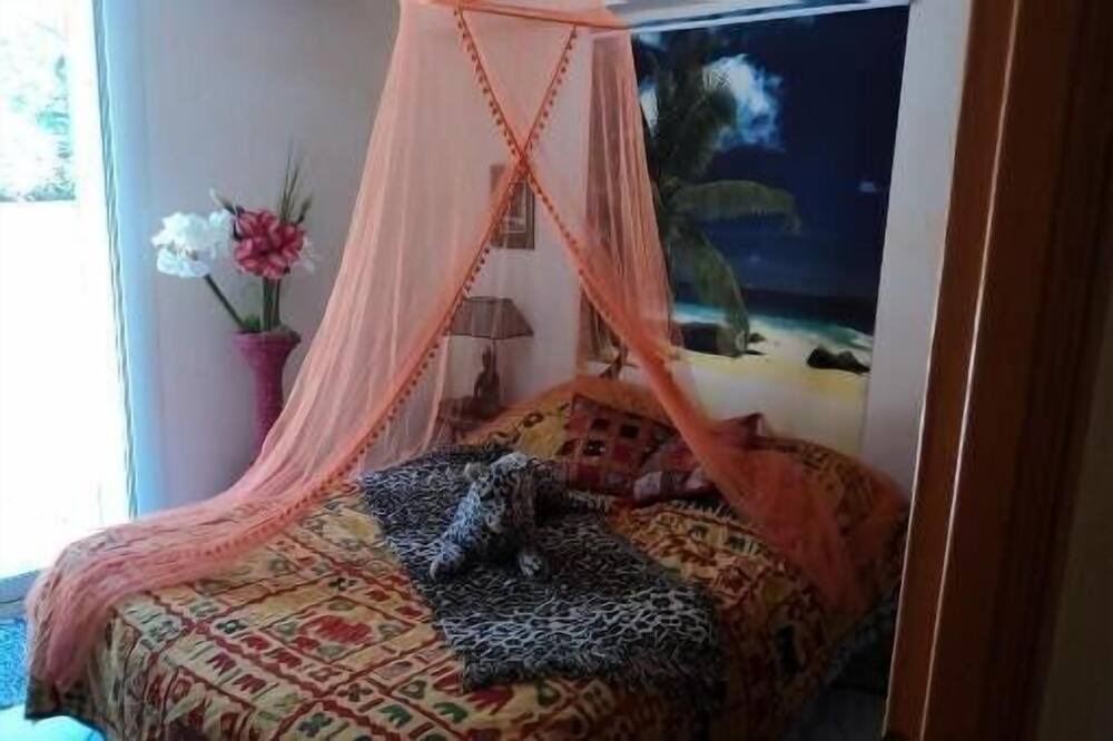 Photo of Bedroom in Cuers