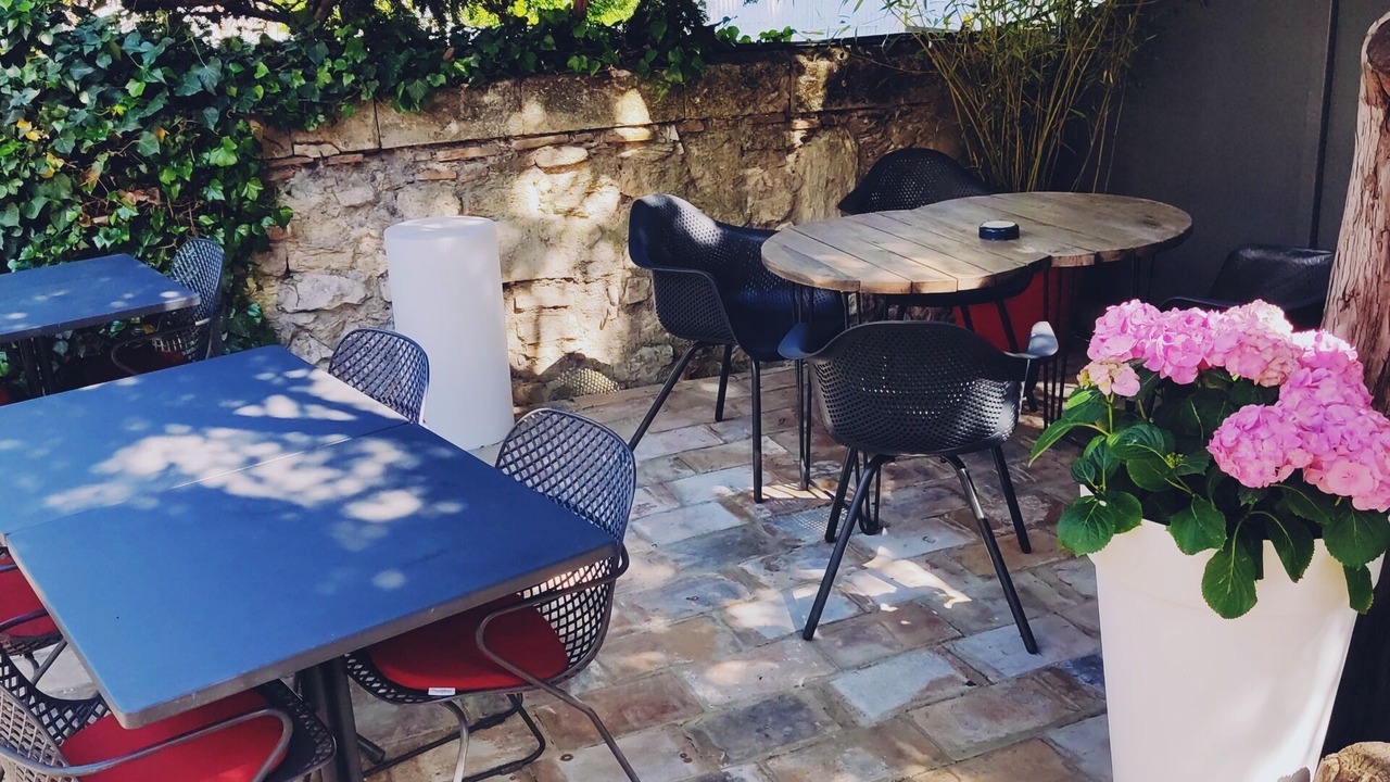 Photo of Outdoor in Avignon City Centre
