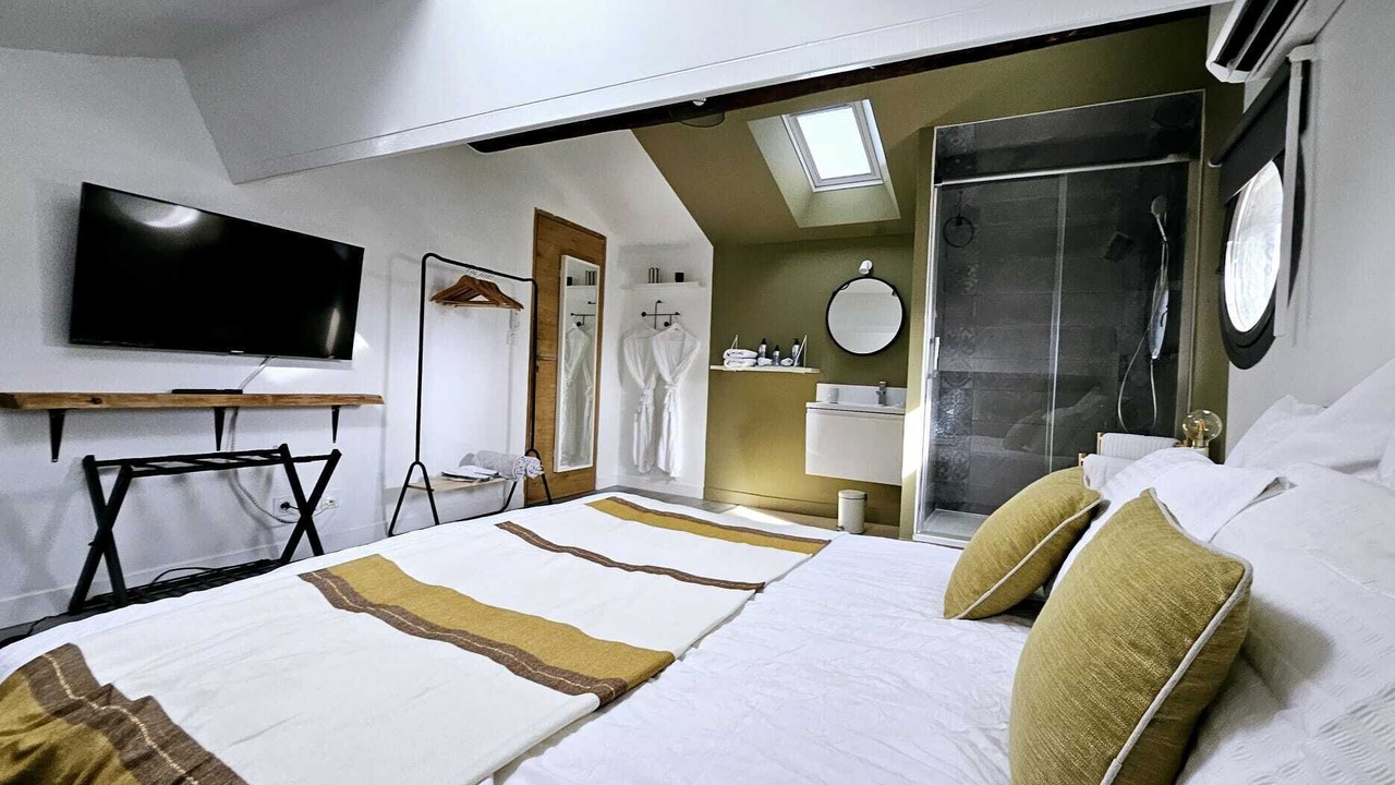 Photo of Bathroom in Avignon City Centre