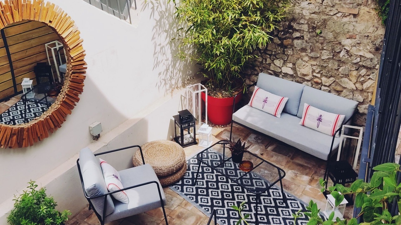 Photo of Outdoor in Avignon City Centre