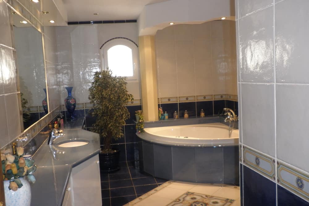 Photo of Bathroom in Le Puyricard