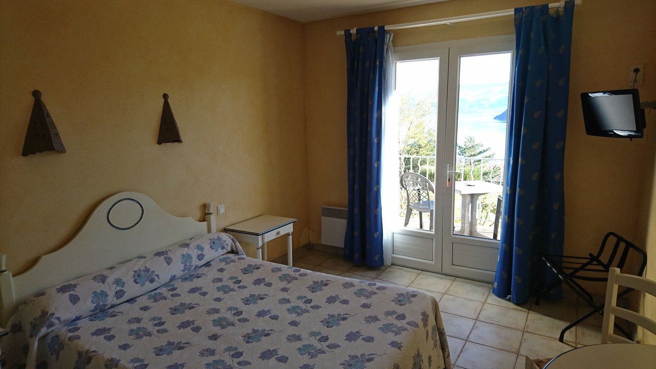 Photo of Bedroom in Bauduen