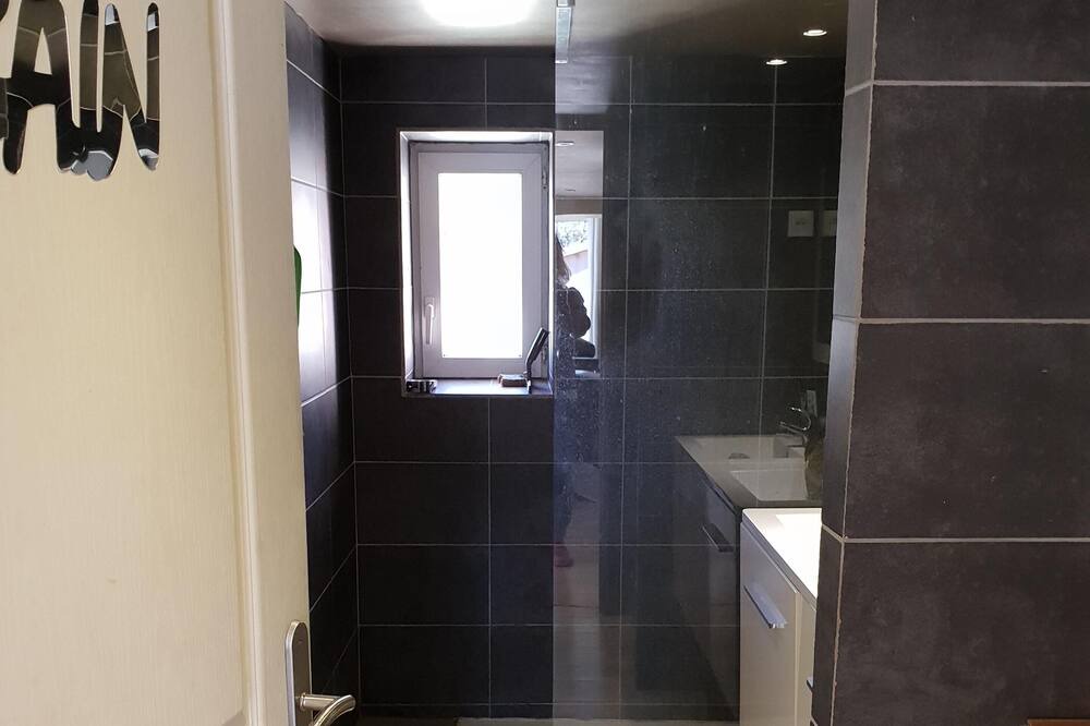 Photo of Bathroom in Seranon