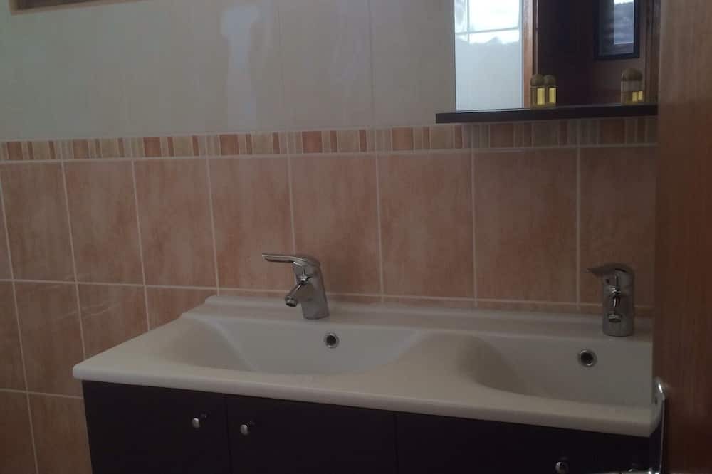 Photo of Bathroom in Clamensane