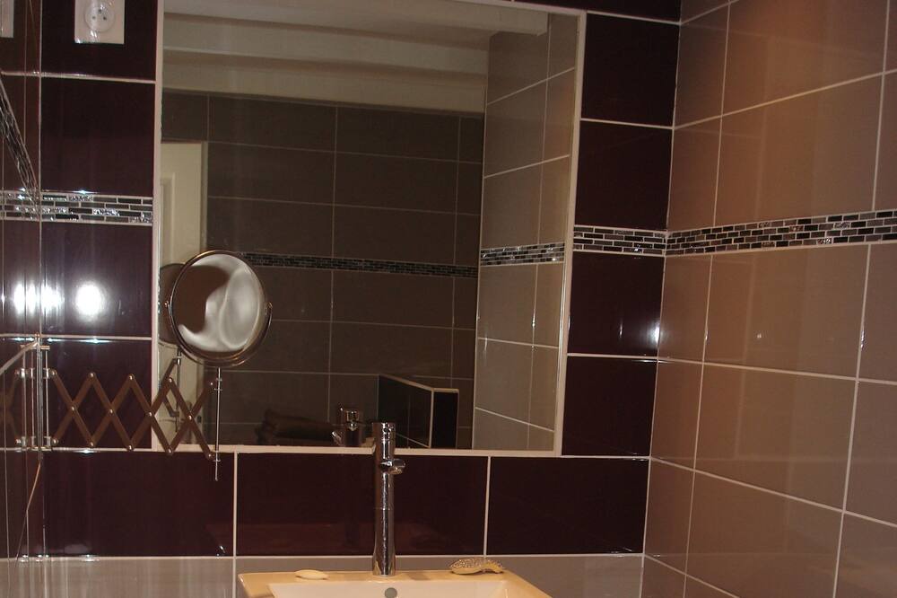 Photo of Bathroom in Jouques