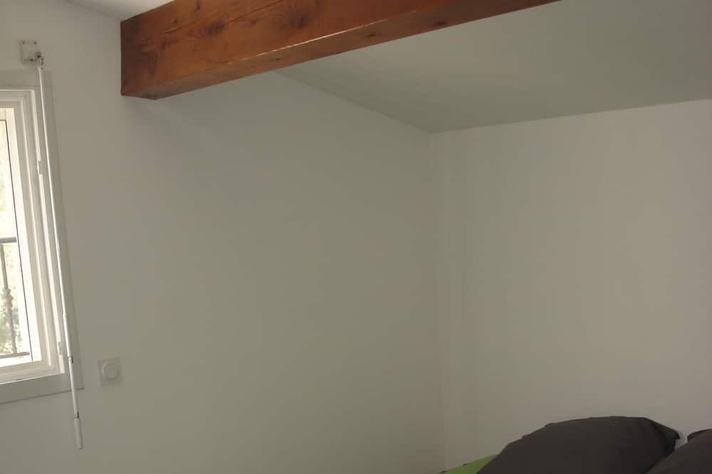 Photo of Bedroom in Jouques
