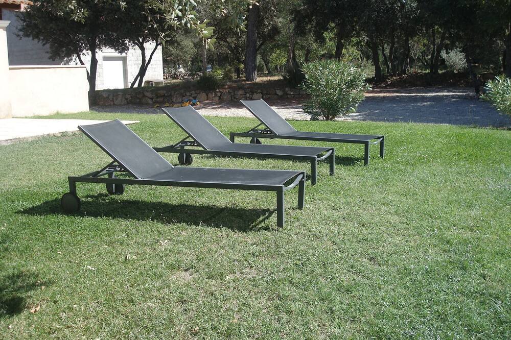Photo of Outdoor in Jouques