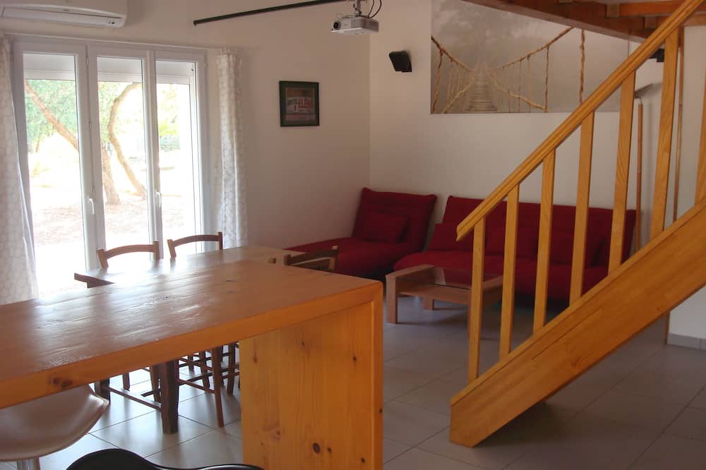 Photo of Livingroom in Jouques