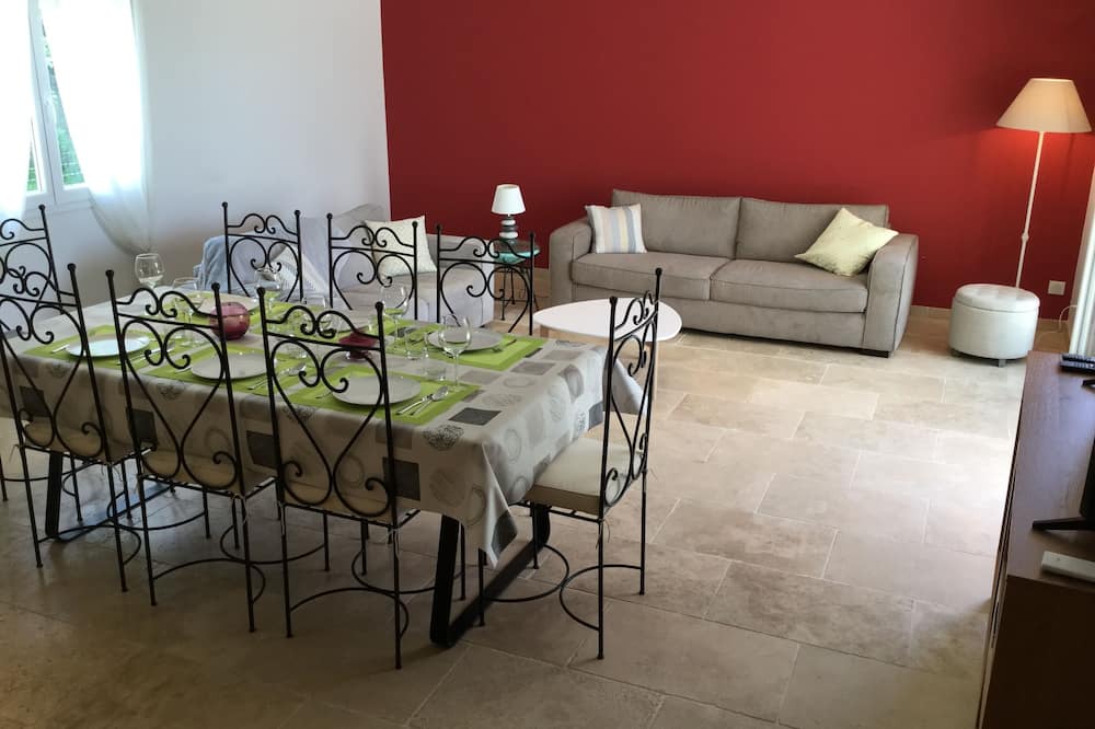 Photo of Livingroom in Mouries