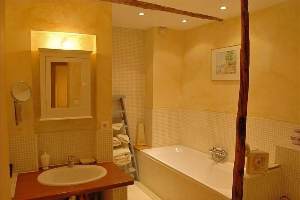 Photo of Bathroom in Lioux