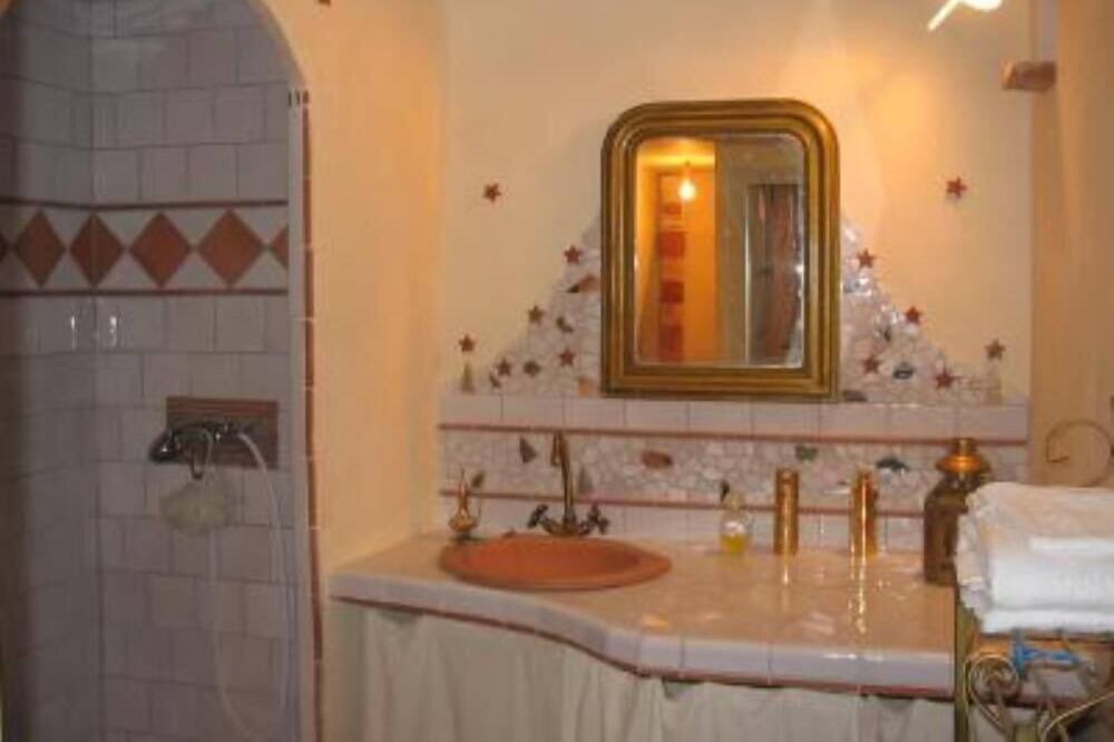 Photo of Bathroom in Villecroze