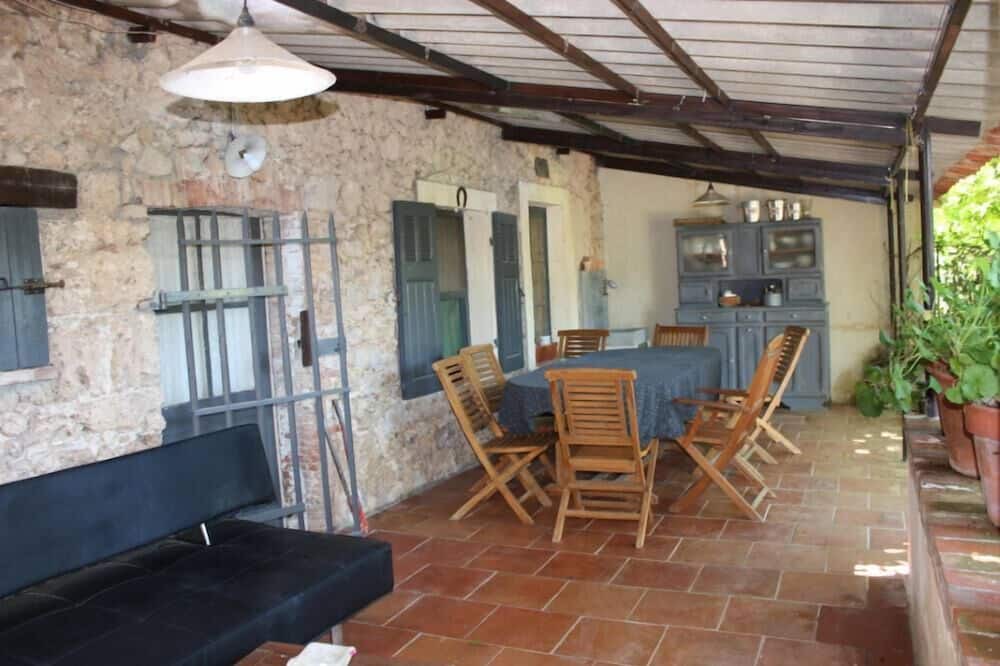 Photo of Patio Balcony in Villecroze