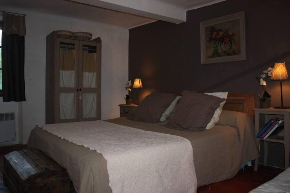 Photo of Bedroom in Villecroze